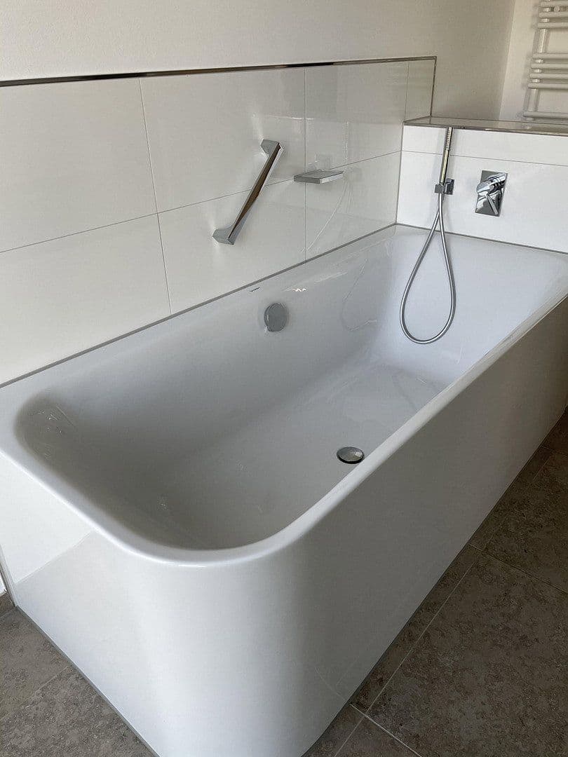 Pronájem bytu 3+1 183 m², Am Lohmühlensee 8, Duisburg, Severní Porýní-Vestfálsko Pronájem bytu 3+1 183 m², Am Lohmühlensee 8, Duisburg, Severní Porýní-Vestfálsko