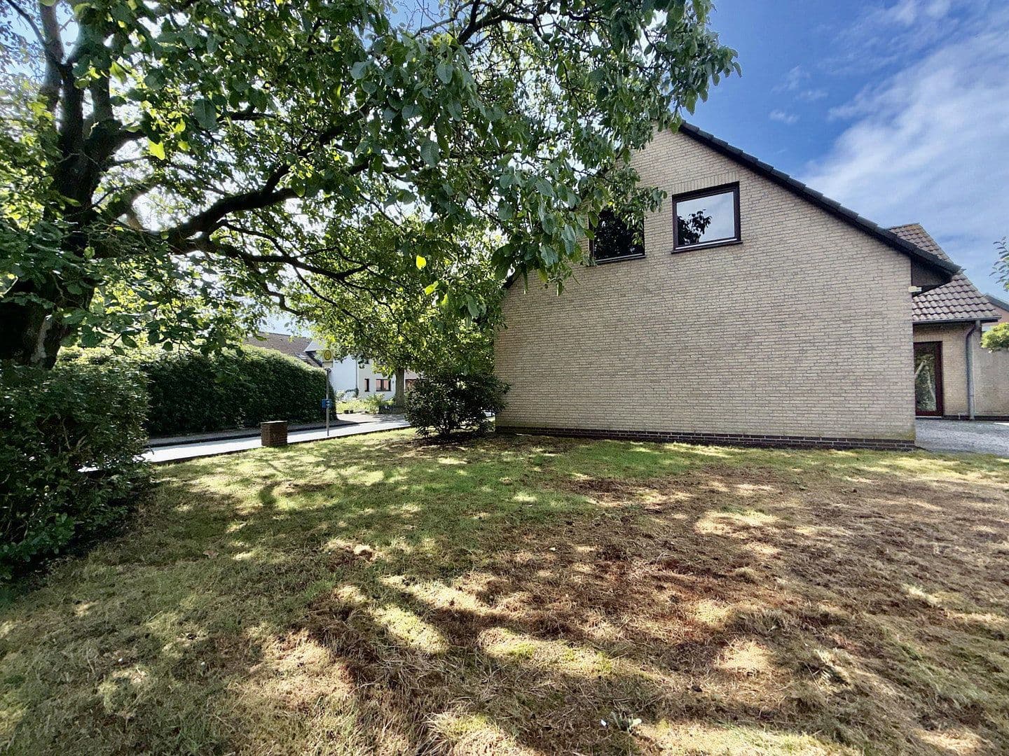 Prodej domu 152 m², pozemek 696 m², Weimarer Straße 2, Delmenhorst, Dolní Sasko Prodej domu 152 m², pozemek 696 m², Weimarer Straße 2, Delmenhorst, Dolní Sasko