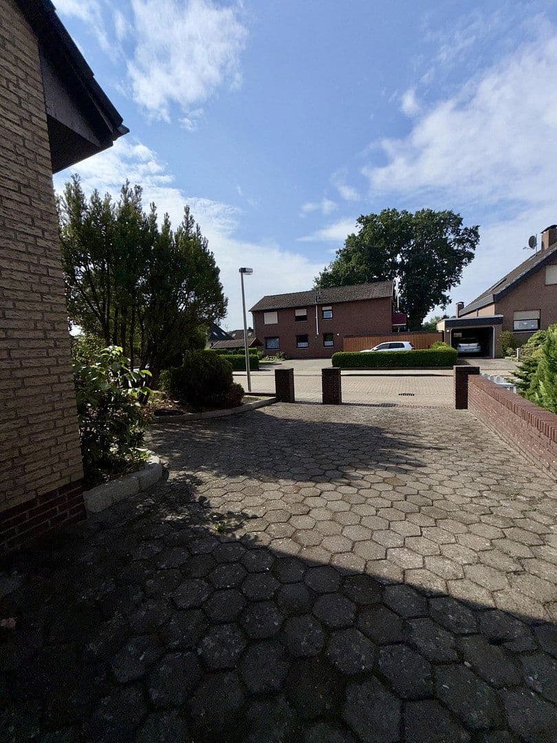 Prodej domu 152 m², pozemek 696 m², Weimarer Straße 2, Delmenhorst, Dolní Sasko Prodej domu 152 m², pozemek 696 m², Weimarer Straße 2, Delmenhorst, Dolní Sasko