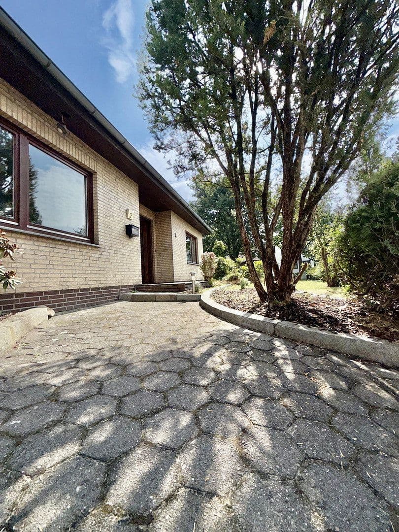 Prodej domu 152 m², pozemek 696 m², Weimarer Straße 2, Delmenhorst, Dolní Sasko Prodej domu 152 m², pozemek 696 m², Weimarer Straße 2, Delmenhorst, Dolní Sasko