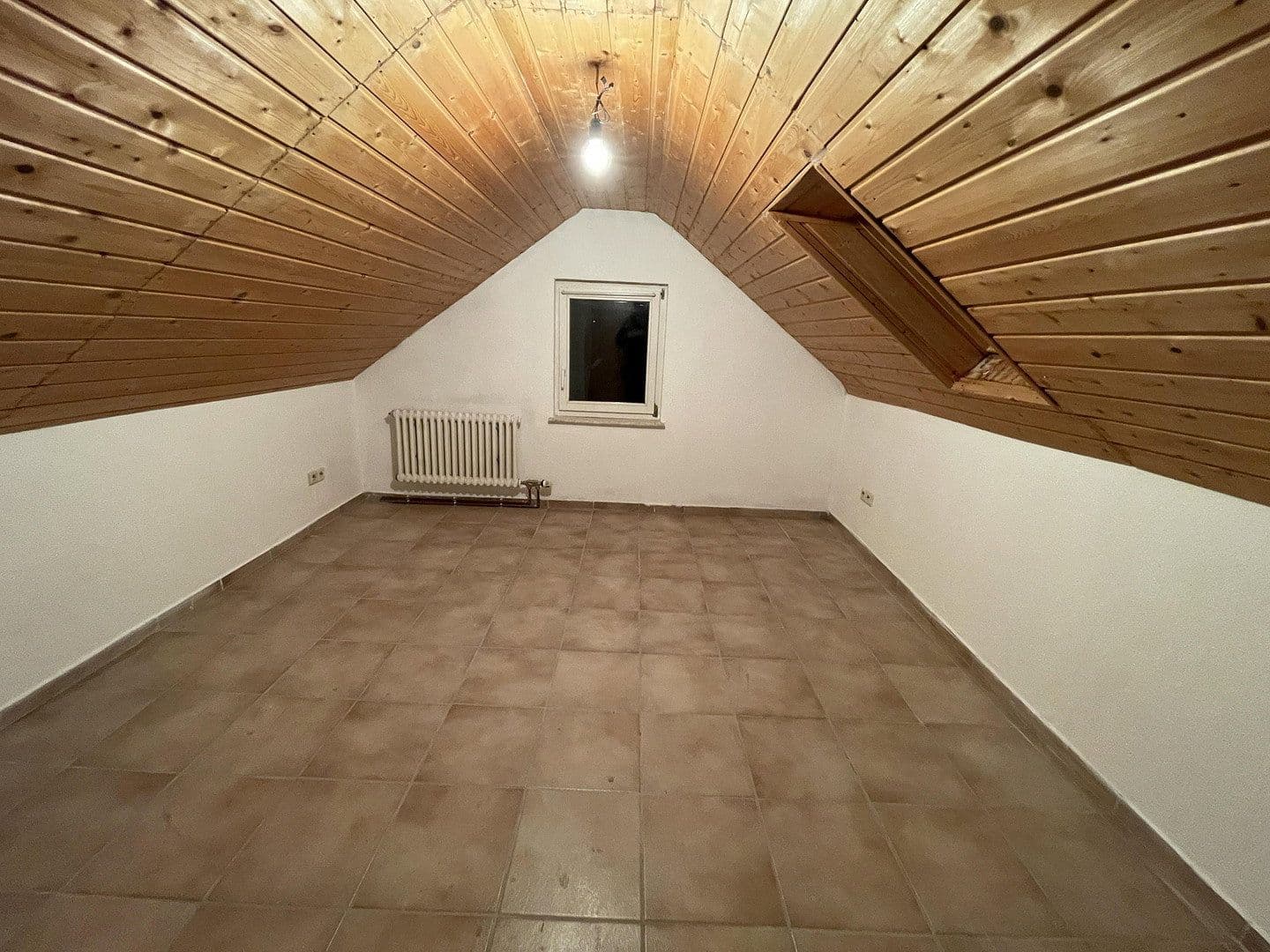 Prodej domu 125 m², pozemek 512 m², Lauda-Königshofen, Bádensko-Württembersko Prodej domu 125 m², pozemek 512 m², Lauda-Königshofen, Bádensko-Württembersko