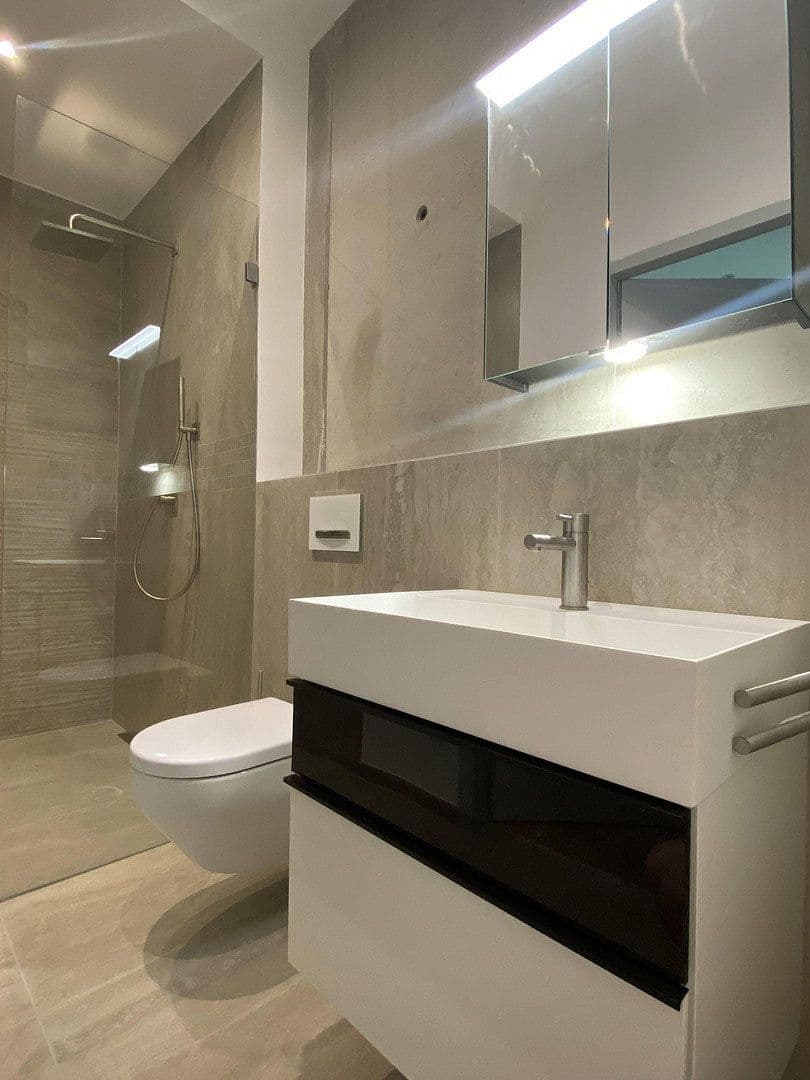 Pronájem bytu 2+1 51 m², Lerchenfeldstraße 28, München-Altstadt-Lehel, Bavorsko Pronájem bytu 2+1 51 m², Lerchenfeldstraße 28, München-Altstadt-Lehel, Bavorsko