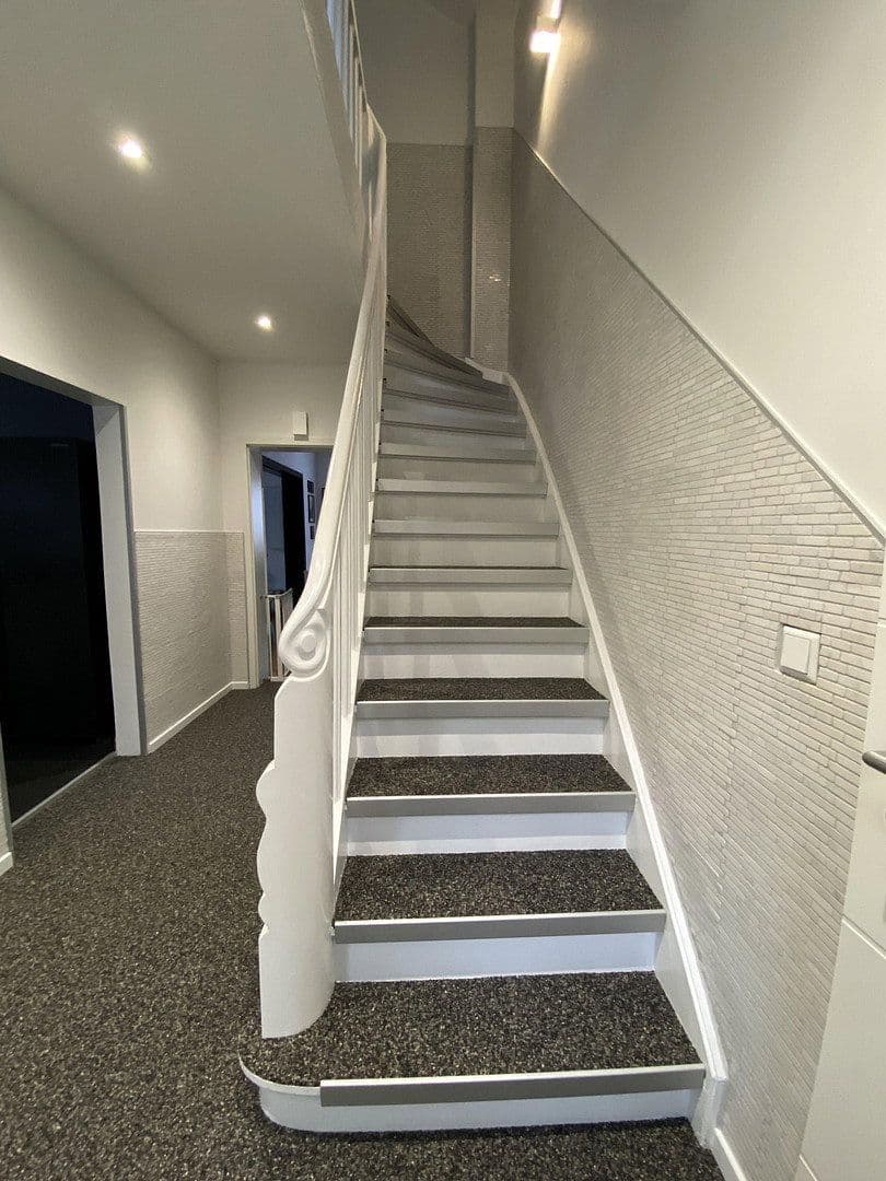 Prodej domu 307 m², pozemek 738 m², Wermelskirchen, Severní Porýní-Vestfálsko Prodej domu 307 m², pozemek 738 m², Wermelskirchen, Severní Porýní-Vestfálsko