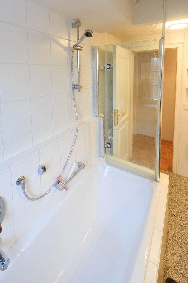 Pronájem bytu 3+kk 87 m², Öhringer Straße 21, Stuttgart, Bádensko-Württembersko Pronájem bytu 3+kk 87 m², Öhringer Straße 21, Stuttgart, Bádensko-Württembersko