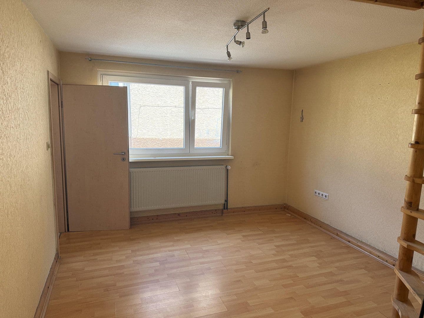 Prodej domu 60 m², pozemek 250 m², Bad Rappenau, Bádensko-Württembersko Prodej domu 60 m², pozemek 250 m², Bad Rappenau, Bádensko-Württembersko