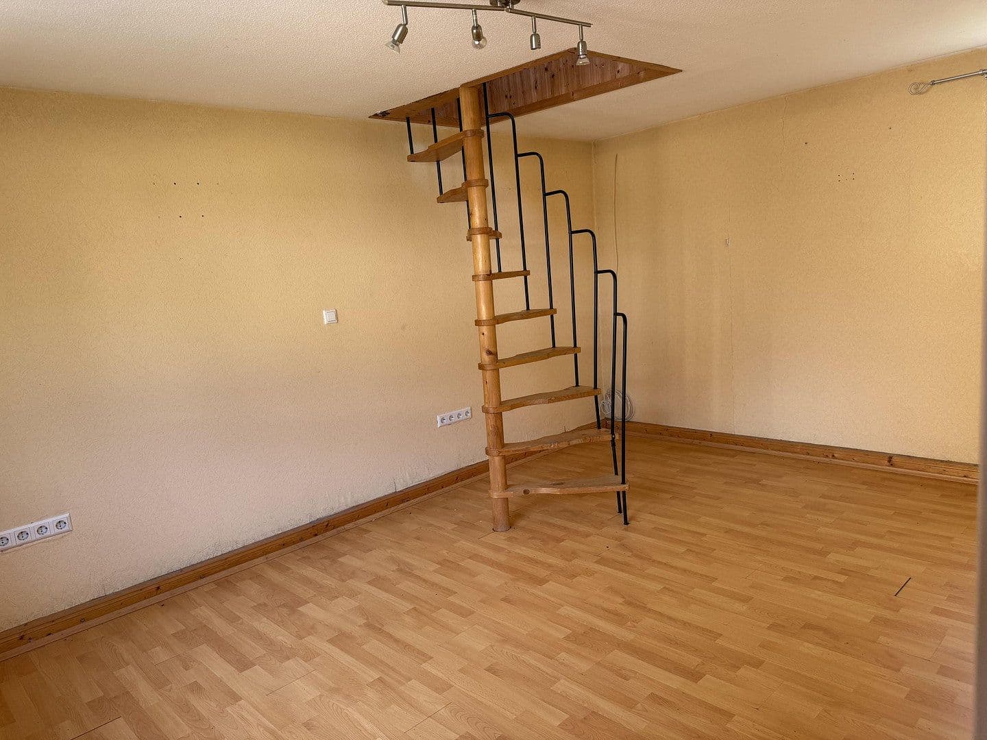 Prodej domu 60 m², pozemek 250 m², Bad Rappenau, Bádensko-Württembersko Prodej domu 60 m², pozemek 250 m², Bad Rappenau, Bádensko-Württembersko