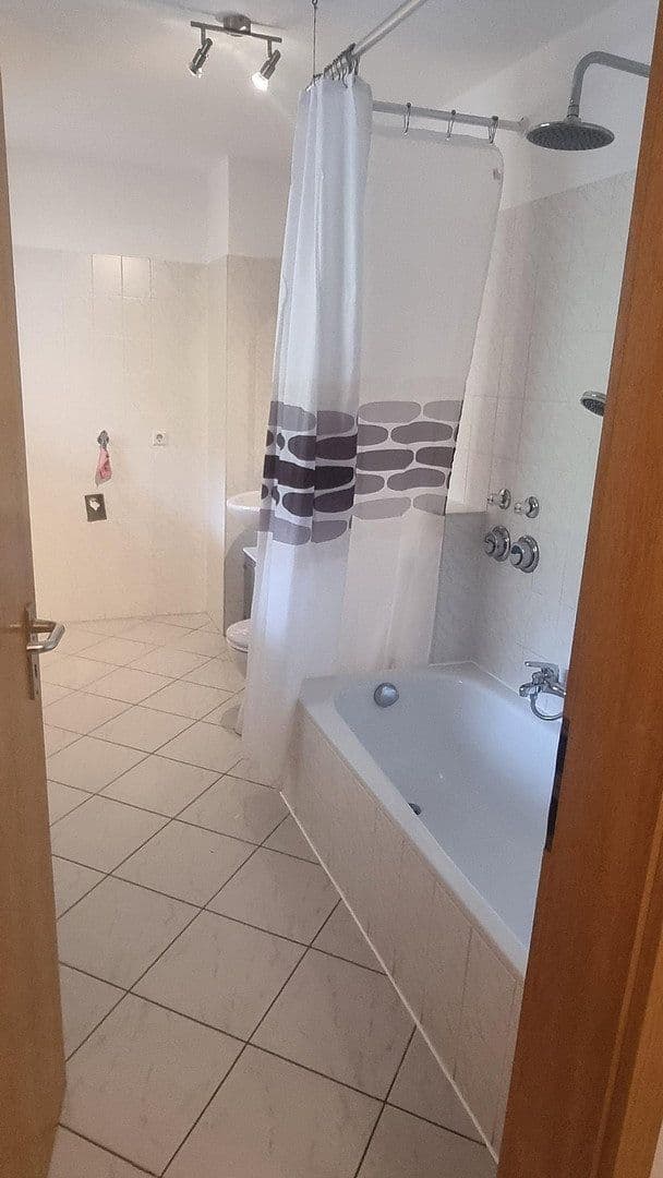 Prodej bytu 3+1 83 m², Rudolf-Clausius-Str 46, Würzburg, Bavorsko Prodej bytu 3+1 83 m², Rudolf-Clausius-Str 46, Würzburg, Bavorsko