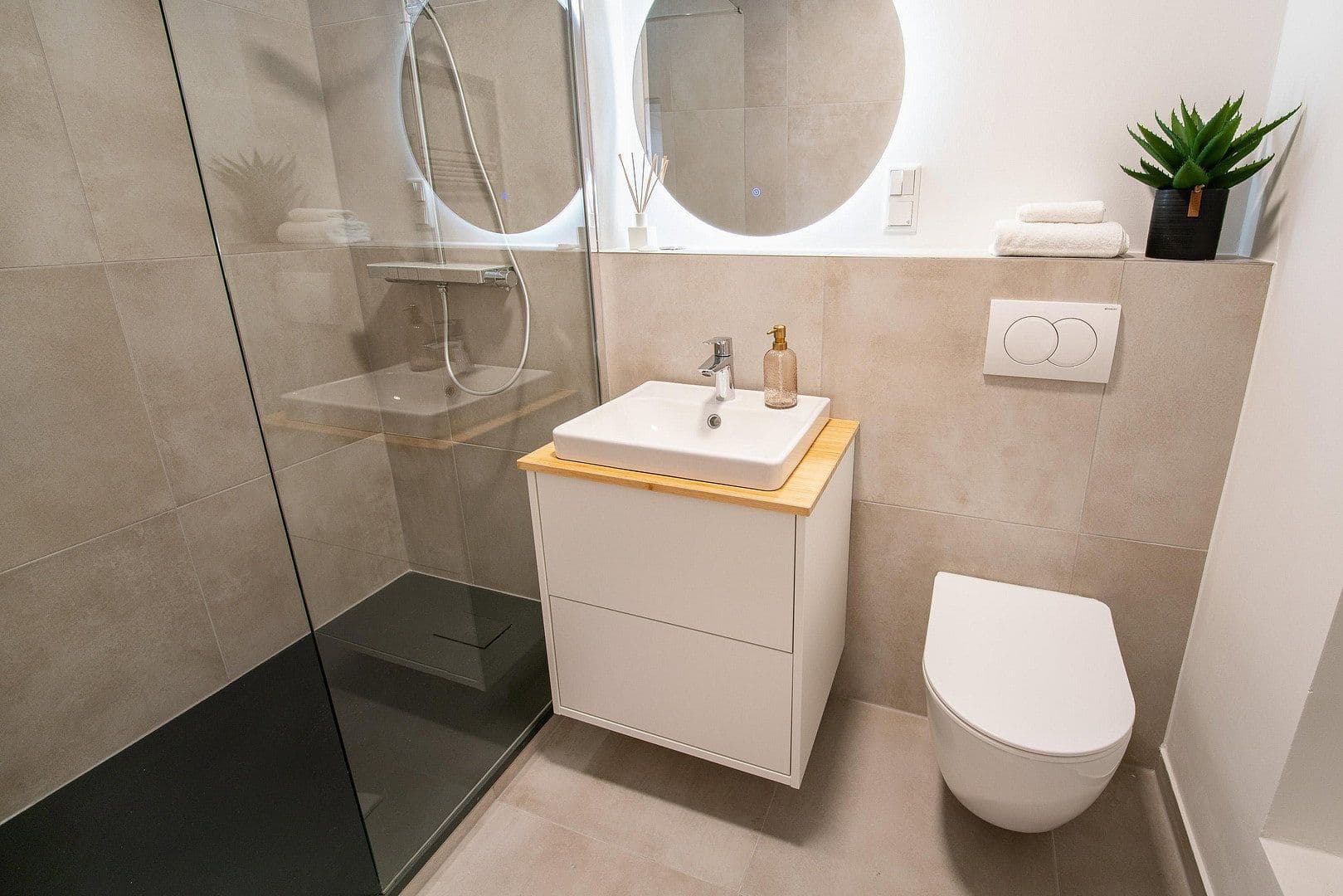 Prodej bytu 3+1 72 m², Duisburg, Severní Porýní-Vestfálsko Prodej bytu 3+1 72 m², Duisburg, Severní Porýní-Vestfálsko