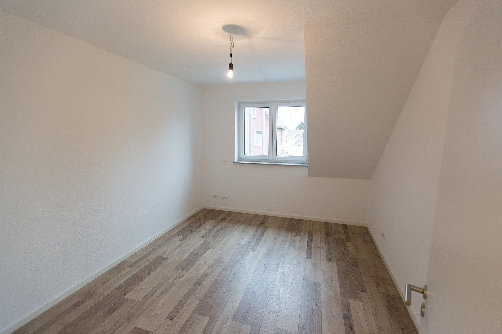 Pronájem bytu 3+1 105 m², Frankfurter Straße 169, Bad Vilbel, Hessen Pronájem bytu 3+1 105 m², Frankfurter Straße 169, Bad Vilbel, Hessen