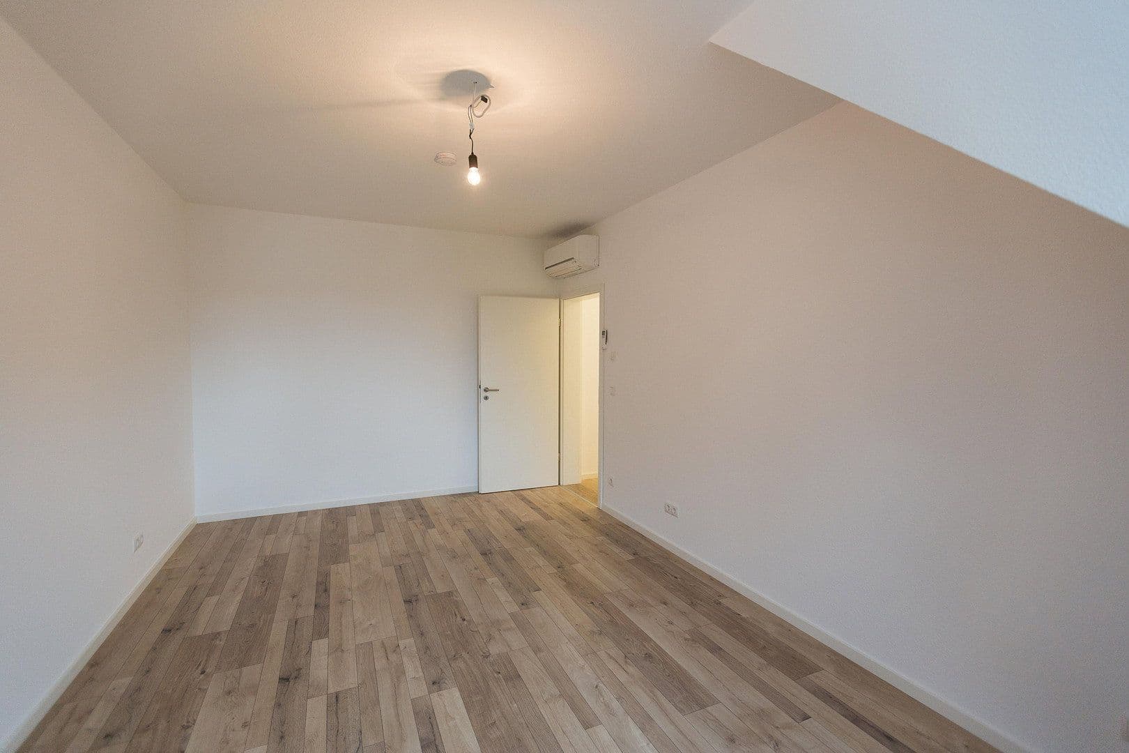 Pronájem bytu 3+1 105 m², Frankfurter Straße 169, Bad Vilbel, Hessen Pronájem bytu 3+1 105 m², Frankfurter Straße 169, Bad Vilbel, Hessen