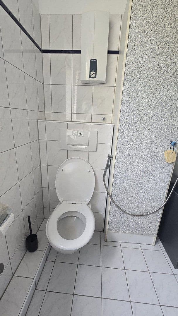 Pronájem bytu 3+kk 105 m², Ittertalstraße 138, Solingen, Severní Porýní-Vestfálsko Pronájem bytu 3+kk 105 m², Ittertalstraße 138, Solingen, Severní Porýní-Vestfálsko