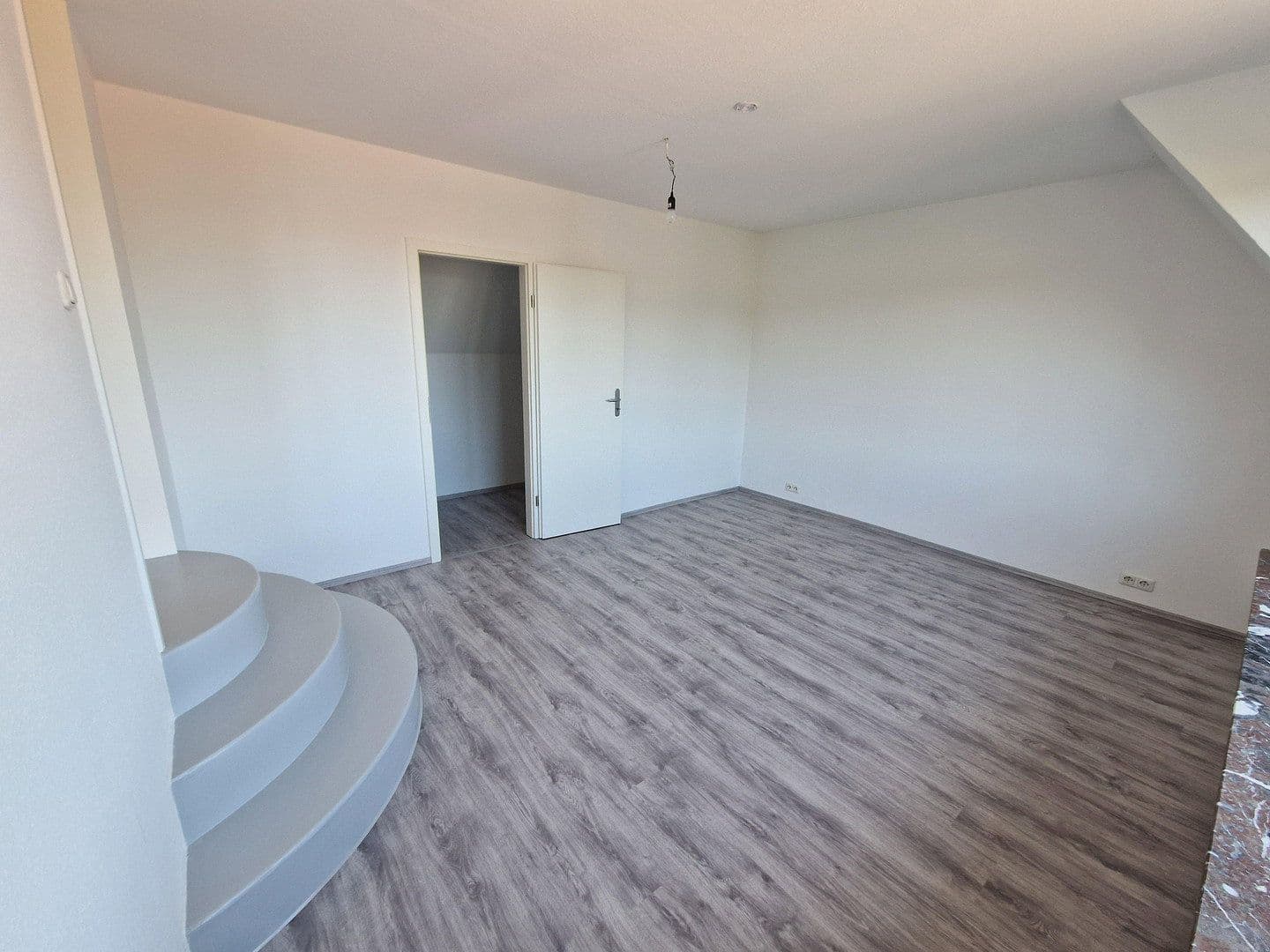 Pronájem bytu 5+1 125 m², Hamburg, Hamburg Pronájem bytu 5+1 125 m², Hamburg, Hamburg