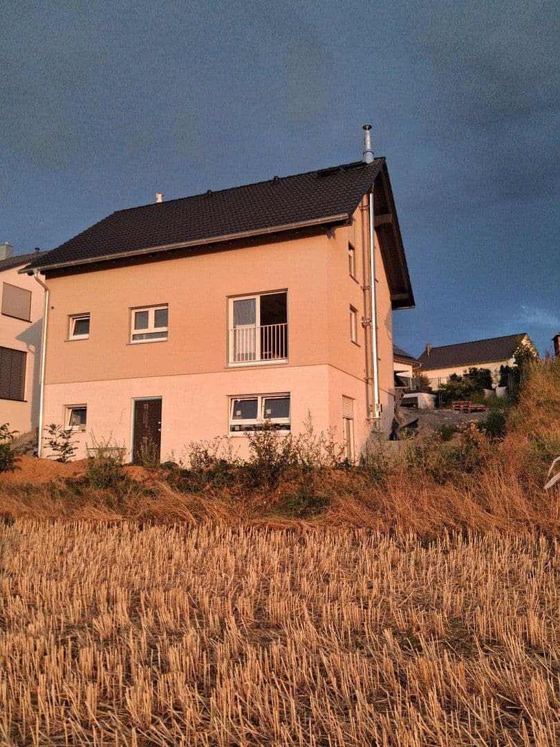Pronájem domu 143 m², pozemek 450 m², Kirchberg an der Murr, Bádensko-Württembersko Pronájem domu 143 m², pozemek 450 m², Kirchberg an der Murr, Bádensko-Württembersko