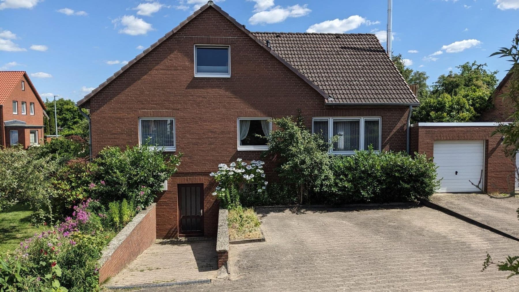 Prodej domu 210 m², pozemek 998 m², Barsinghausen, Dolní Sasko Prodej domu 210 m², pozemek 998 m², Barsinghausen, Dolní Sasko