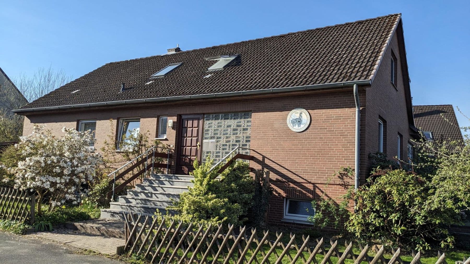 Prodej domu 210 m², pozemek 998 m², Barsinghausen, Dolní Sasko Prodej domu 210 m², pozemek 998 m², Barsinghausen, Dolní Sasko