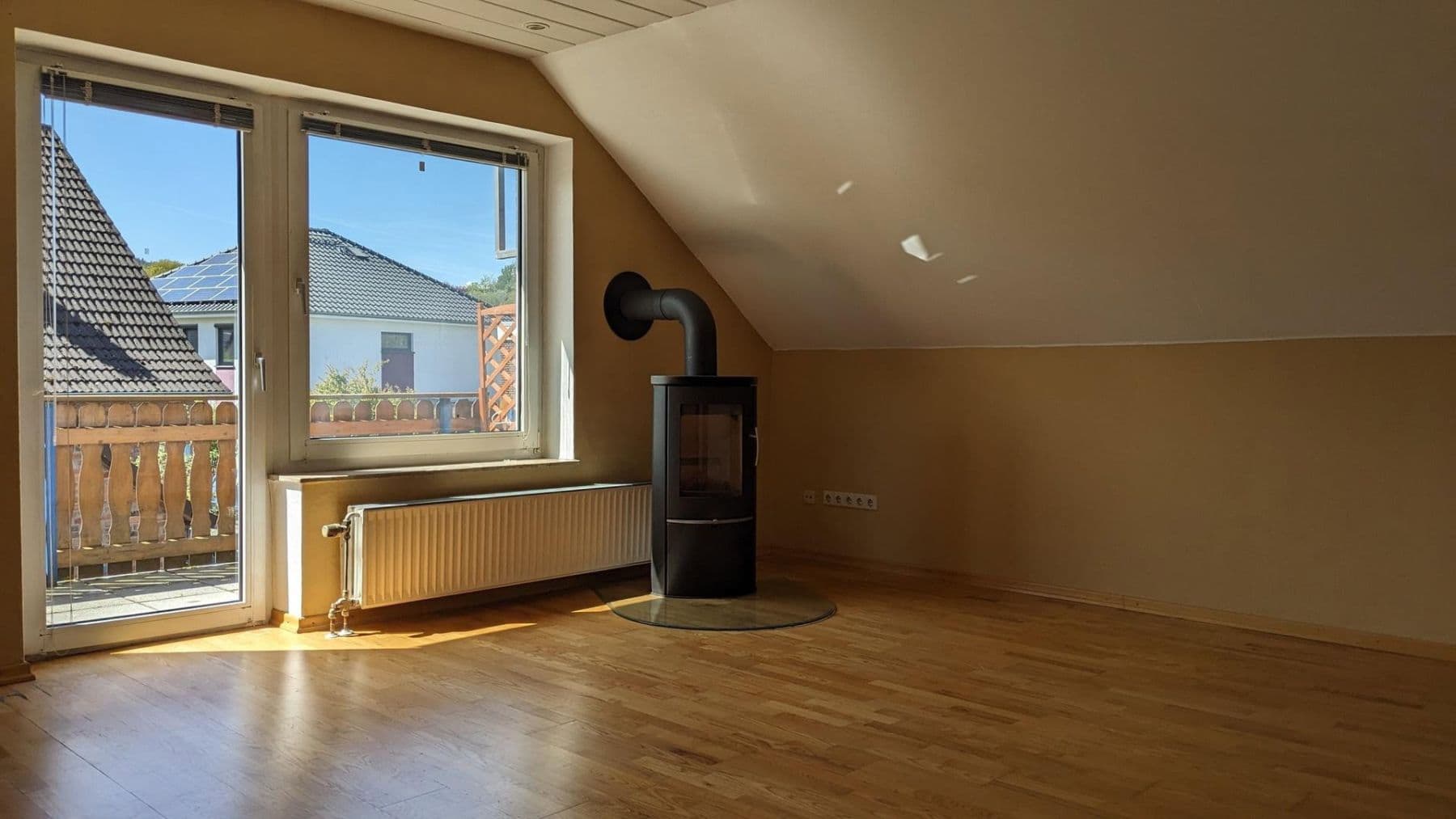 Prodej domu 210 m², pozemek 998 m², Barsinghausen, Dolní Sasko Prodej domu 210 m², pozemek 998 m², Barsinghausen, Dolní Sasko