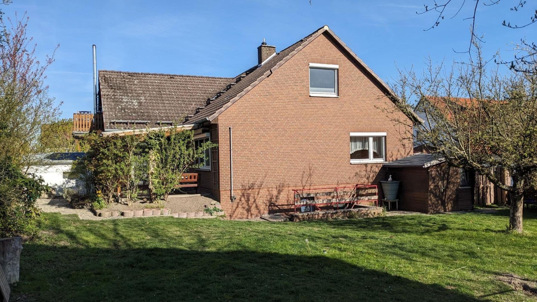 Prodej domu 210 m², pozemek 998 m², Barsinghausen, Dolní Sasko Prodej domu 210 m², pozemek 998 m², Barsinghausen, Dolní Sasko