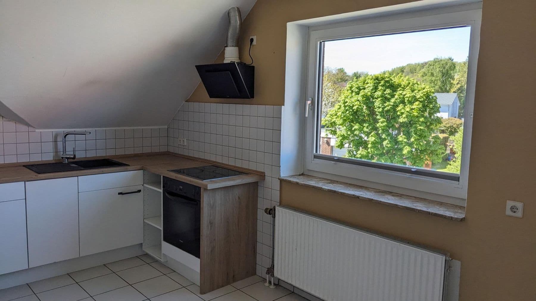 Prodej domu 210 m², pozemek 998 m², Barsinghausen, Dolní Sasko Prodej domu 210 m², pozemek 998 m², Barsinghausen, Dolní Sasko