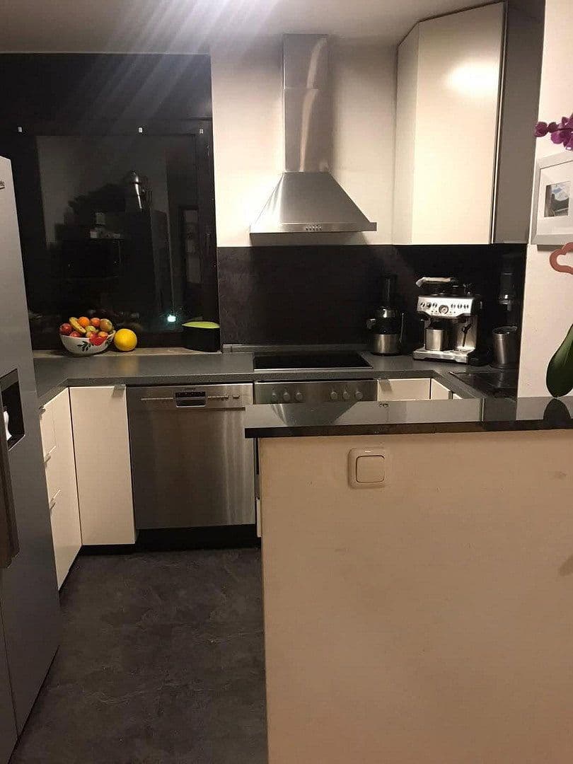 Prodej bytu 3+1 82 m², Friedensstraße 112a, Köln Urbach, Severní Porýní-Vestfálsko Prodej bytu 3+1 82 m², Friedensstraße 112a, Köln Urbach, Severní Porýní-Vestfálsko
