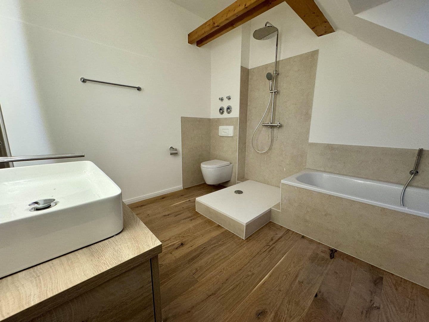 Pronájem bytu 2+1 70 m², Lutherstraße 23, Cvikov, Sasko Pronájem bytu 2+1 70 m², Lutherstraße 23, Cvikov, Sasko