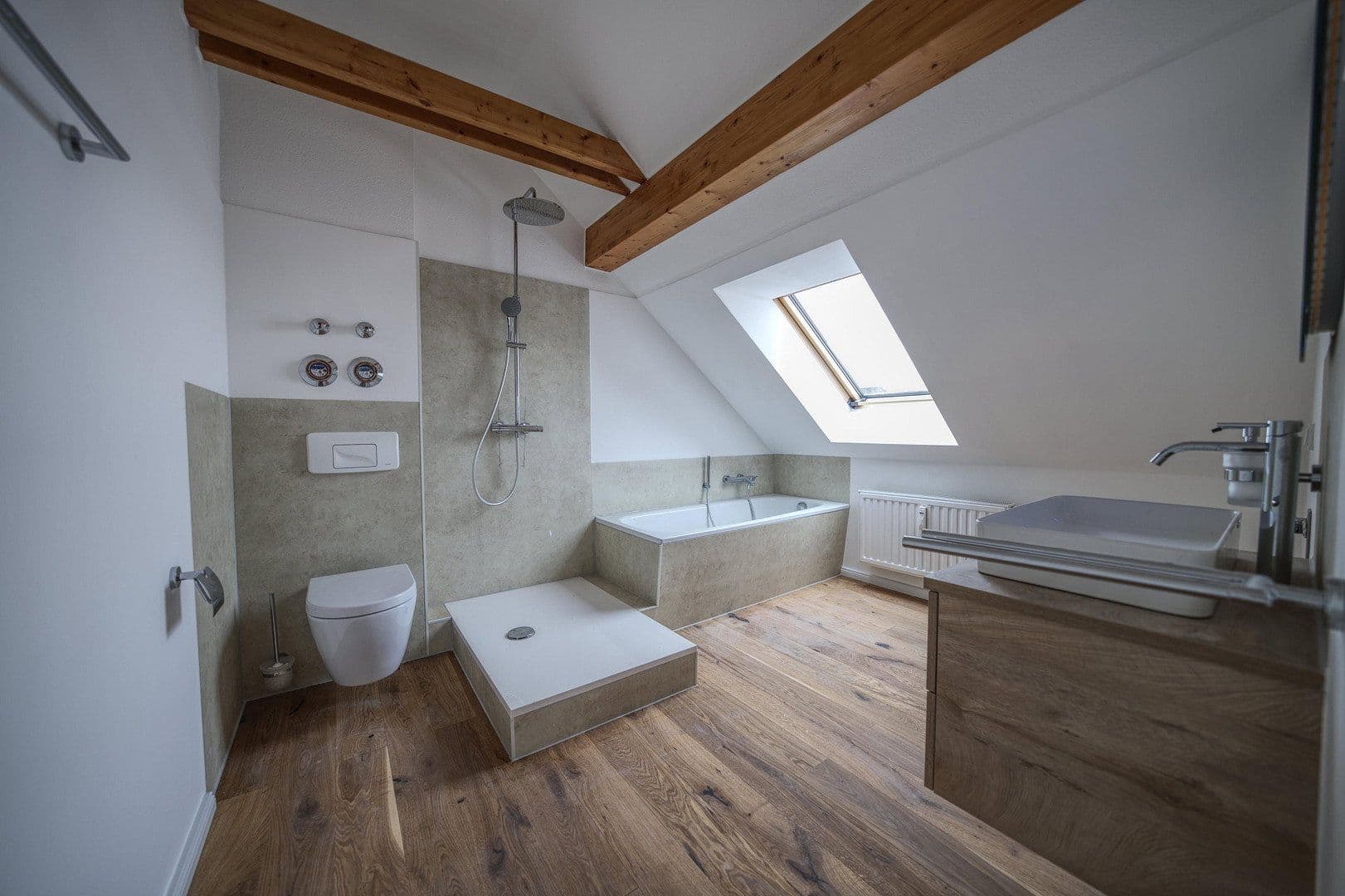 Pronájem bytu 2+1 70 m², Lutherstraße 23, Cvikov, Sasko Pronájem bytu 2+1 70 m², Lutherstraße 23, Cvikov, Sasko