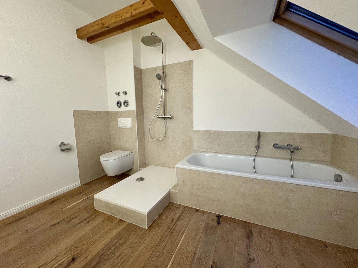 Pronájem bytu 2+1 70 m², Lutherstraße 23, Cvikov, Sasko Pronájem bytu 2+1 70 m², Lutherstraße 23, Cvikov, Sasko