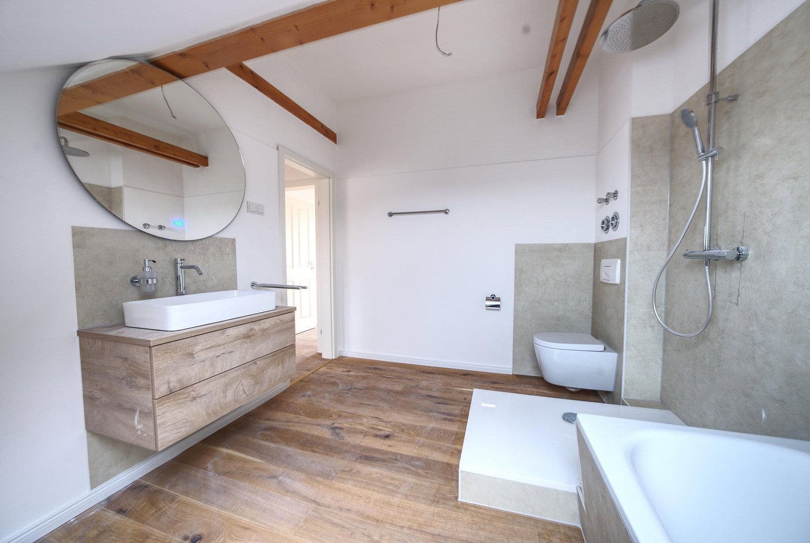 Pronájem bytu 2+1 70 m², Lutherstraße 23, Cvikov, Sasko Pronájem bytu 2+1 70 m², Lutherstraße 23, Cvikov, Sasko