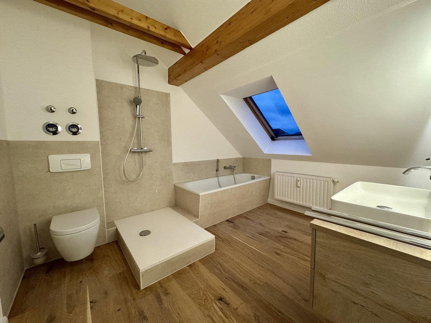 Pronájem bytu 2+1 70 m², Lutherstraße 23, Cvikov, Sasko Pronájem bytu 2+1 70 m², Lutherstraße 23, Cvikov, Sasko