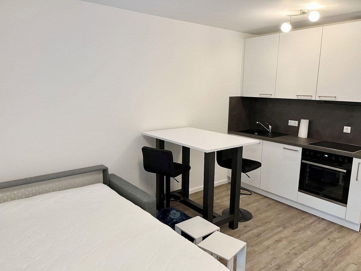 Pronájem bytu 1+1 28 m², Lamprechtstraße 6, Nürnberg, Bavorsko Pronájem bytu 1+1 28 m², Lamprechtstraße 6, Nürnberg, Bavorsko