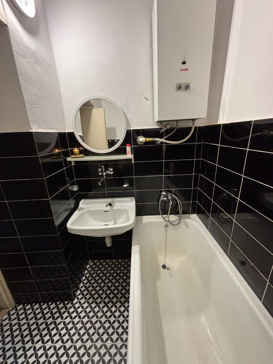 Pronájem bytu 1+1 37 m², U Měšťanského pivovaru, Praha, Praha Pronájem bytu 1+1 37 m², U Měšťanského pivovaru, Praha, Praha