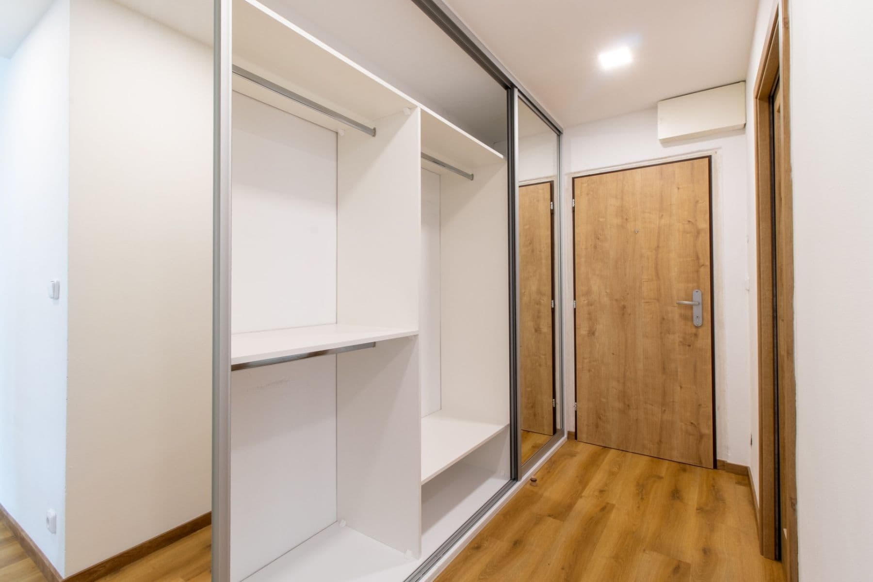 Pronájem bytu 2+kk 50 m², Kurčatovova, Praha, Praha Pronájem bytu 2+kk 50 m², Kurčatovova, Praha, Praha