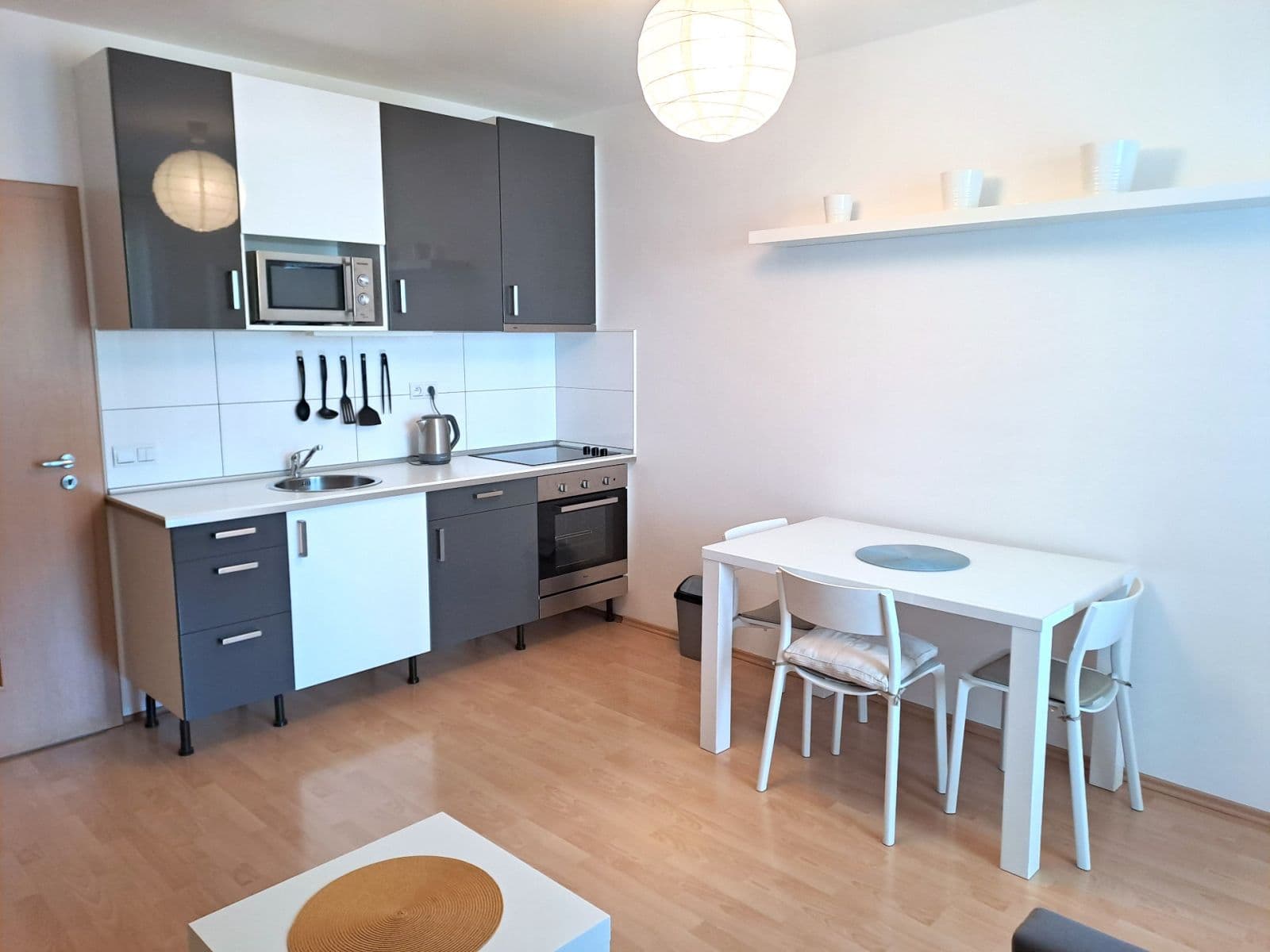 Pronájem bytu 2+kk 40 m², V Zahradách, Praha, Praha Pronájem bytu 2+kk 40 m², V Zahradách, Praha, Praha