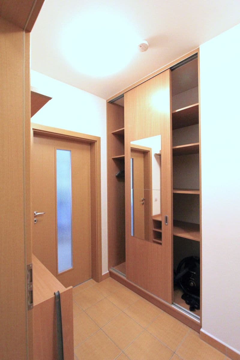 Pronájem bytu 2+kk 40 m², V Zahradách, Praha, Praha Pronájem bytu 2+kk 40 m², V Zahradách, Praha, Praha