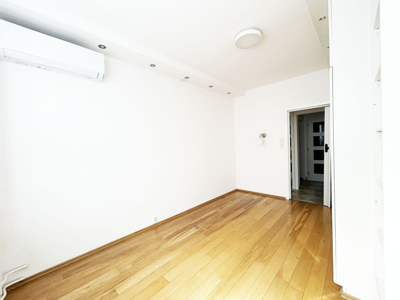 Pronájem bytu 3+1 69 m², Machatého, Praha, Praha Pronájem bytu 3+1 69 m², Machatého, Praha, Praha