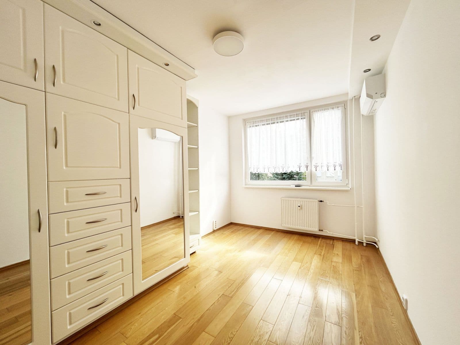 Pronájem bytu 3+1 69 m², Machatého, Praha, Praha Pronájem bytu 3+1 69 m², Machatého, Praha, Praha
