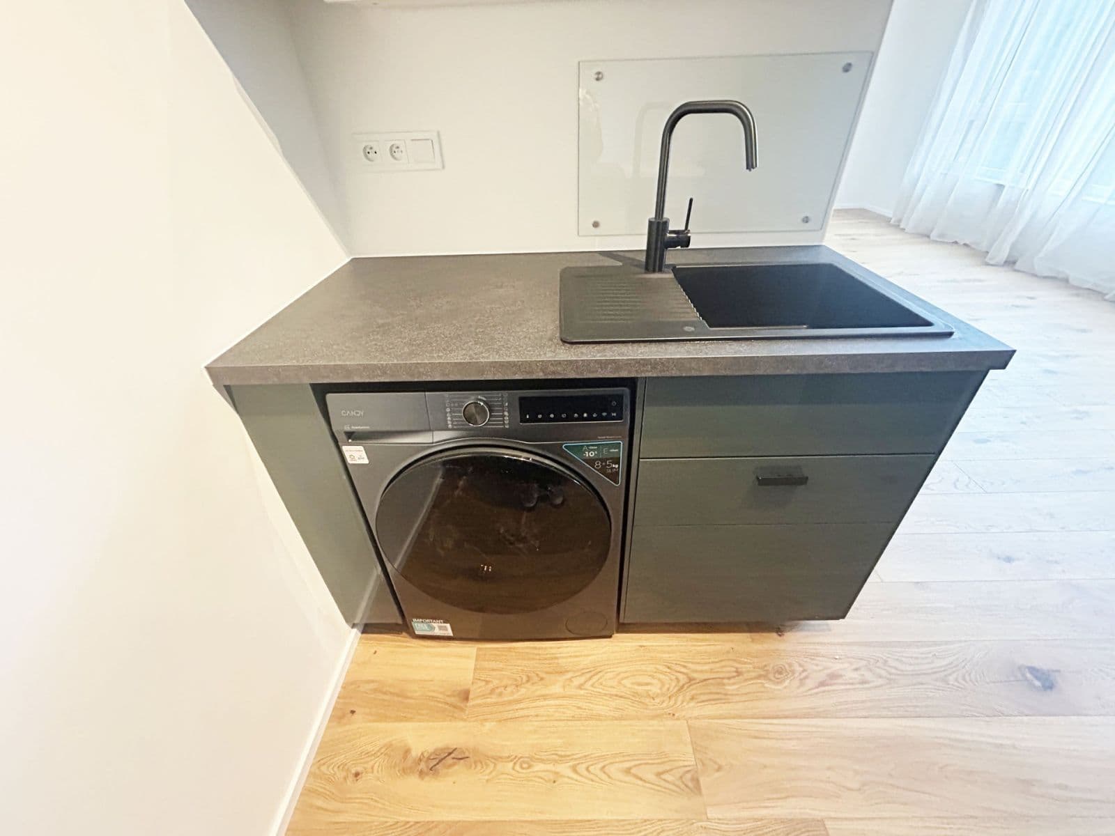 Pronájem bytu 1+kk 39 m², U Komína, Praha, Praha Pronájem bytu 1+kk 39 m², U Komína, Praha, Praha