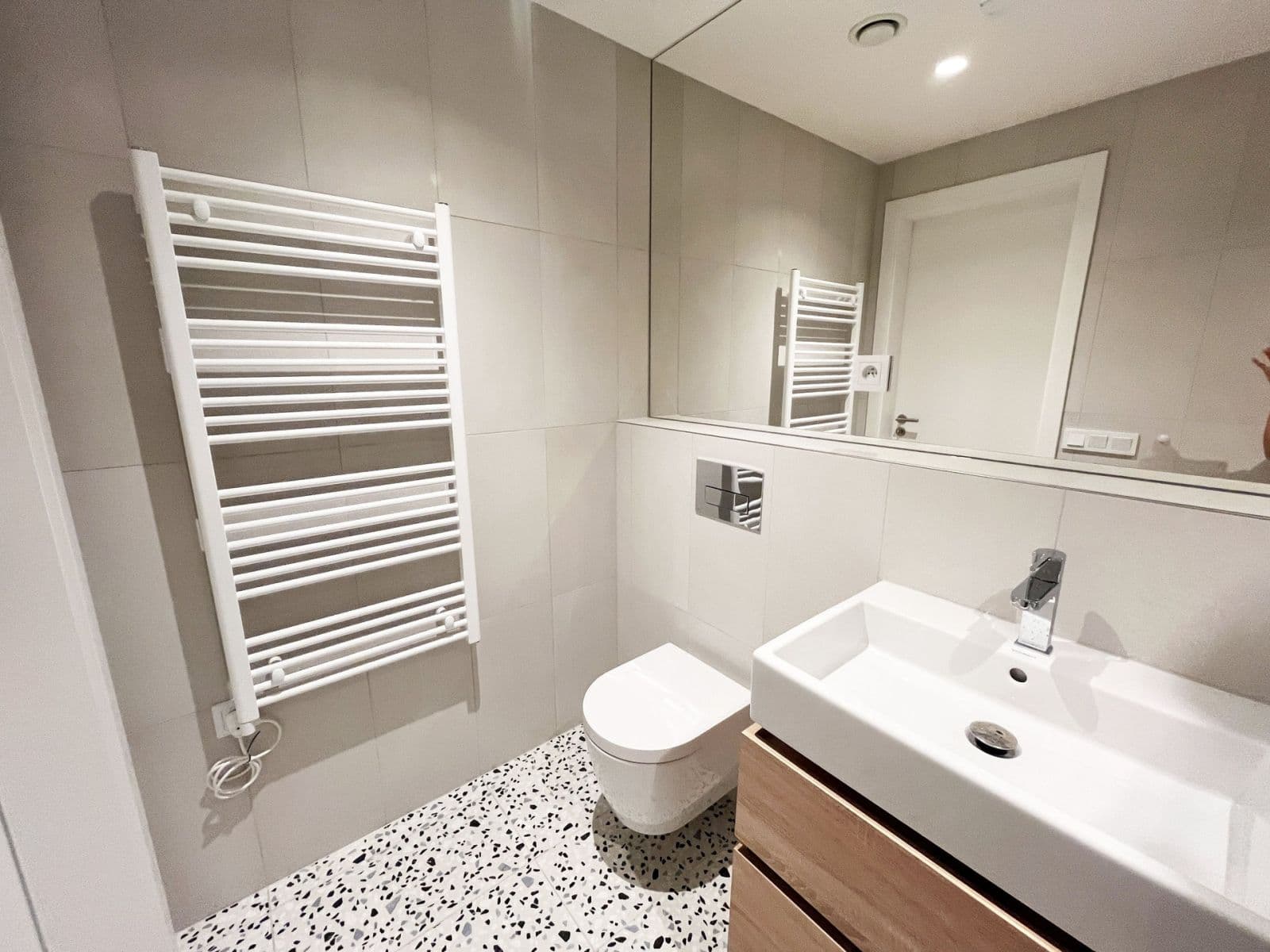 Pronájem bytu 1+kk 39 m², U Komína, Praha, Praha Pronájem bytu 1+kk 39 m², U Komína, Praha, Praha