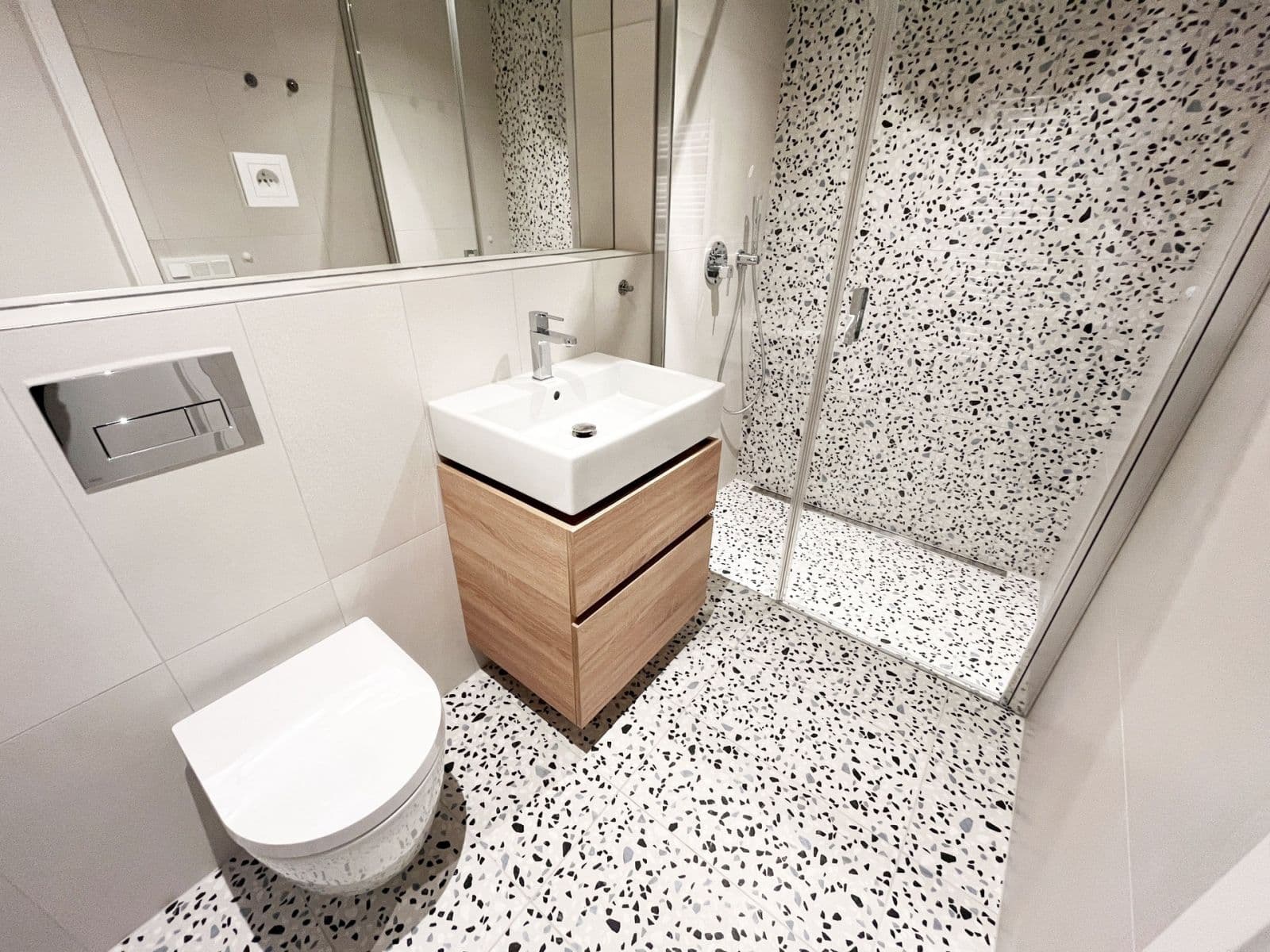 Pronájem bytu 1+kk 39 m², U Komína, Praha, Praha Pronájem bytu 1+kk 39 m², U Komína, Praha, Praha