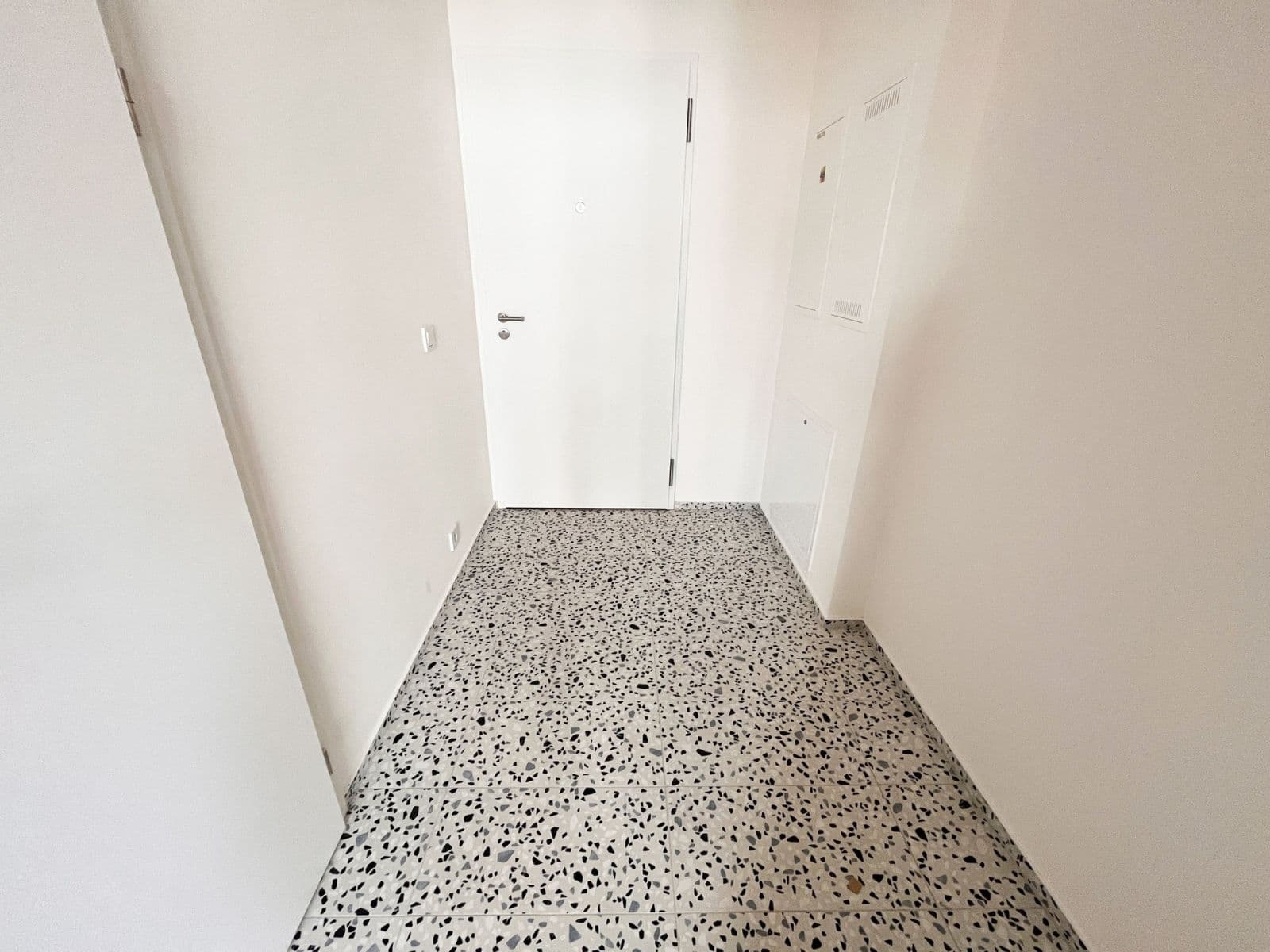 Pronájem bytu 1+kk 39 m², U Komína, Praha, Praha Pronájem bytu 1+kk 39 m², U Komína, Praha, Praha