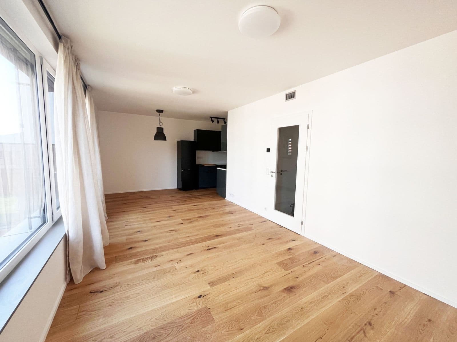 Pronájem bytu 1+kk 39 m², U Komína, Praha, Praha Pronájem bytu 1+kk 39 m², U Komína, Praha, Praha