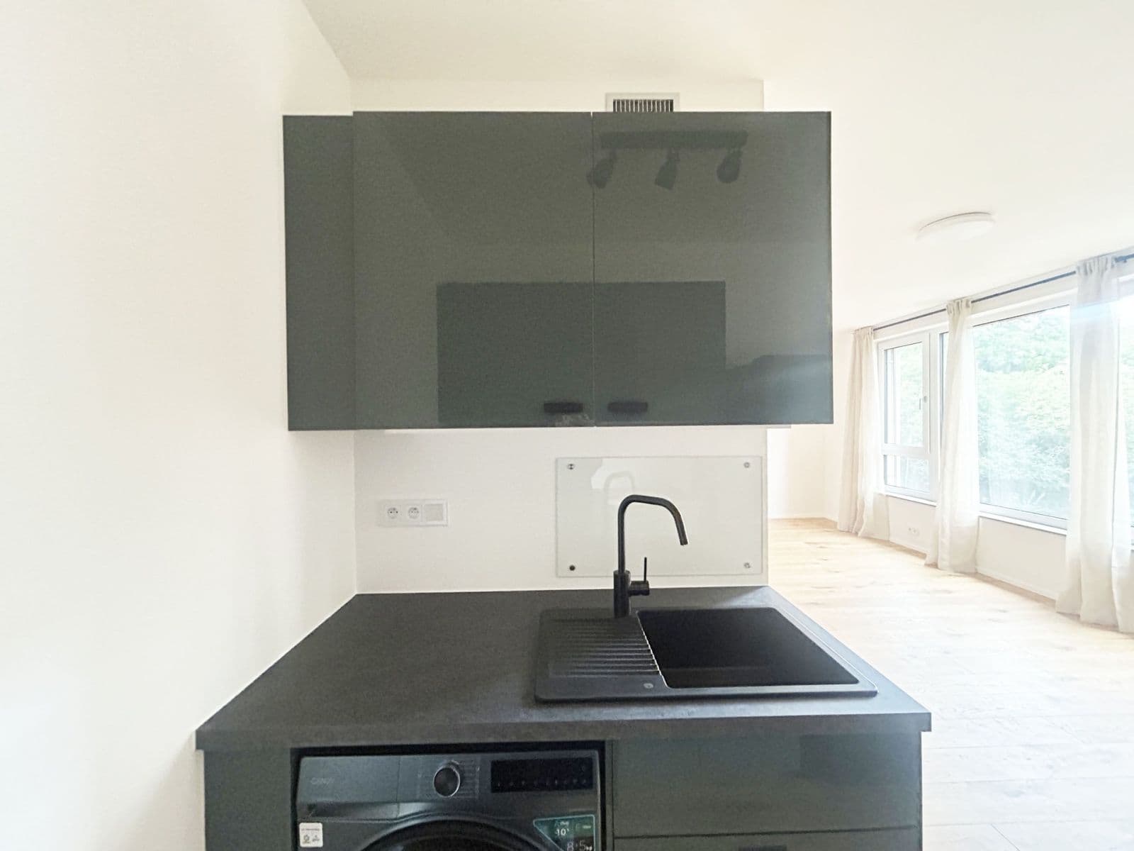 Pronájem bytu 1+kk 39 m², U Komína, Praha, Praha Pronájem bytu 1+kk 39 m², U Komína, Praha, Praha