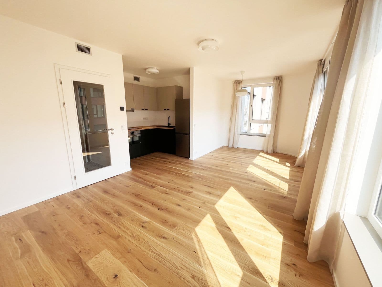 Pronájem bytu 1+kk 37 m², U Komína, Praha, Praha Pronájem bytu 1+kk 37 m², U Komína, Praha, Praha