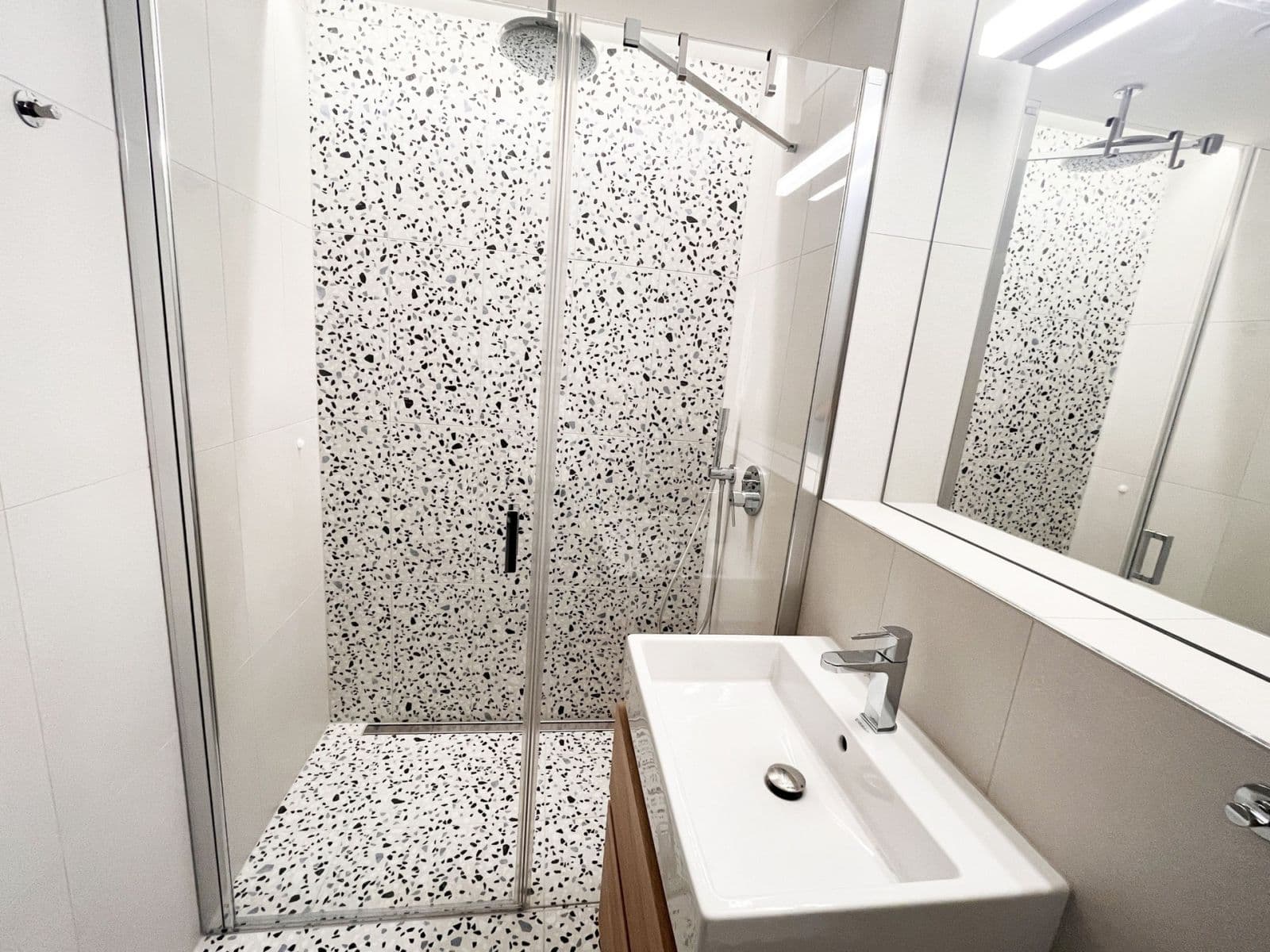 Pronájem bytu 1+kk 37 m², U Komína, Praha, Praha Pronájem bytu 1+kk 37 m², U Komína, Praha, Praha