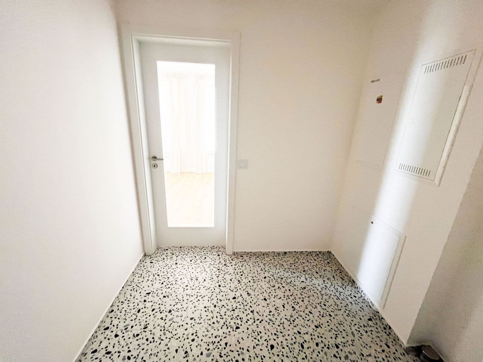 Pronájem bytu 1+kk 37 m², U Komína, Praha, Praha Pronájem bytu 1+kk 37 m², U Komína, Praha, Praha