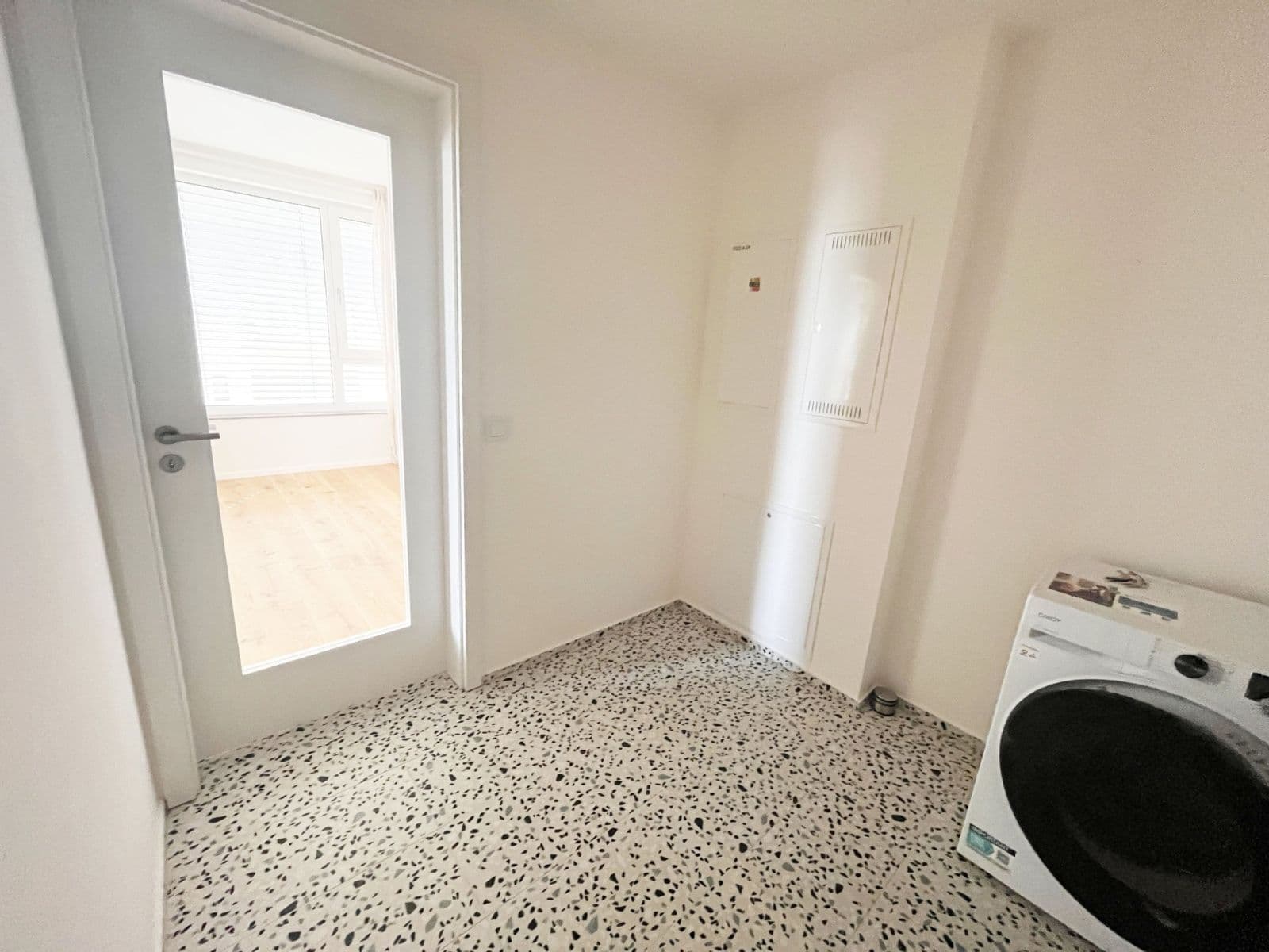 Pronájem bytu 1+kk 37 m², U Komína, Praha, Praha Pronájem bytu 1+kk 37 m², U Komína, Praha, Praha