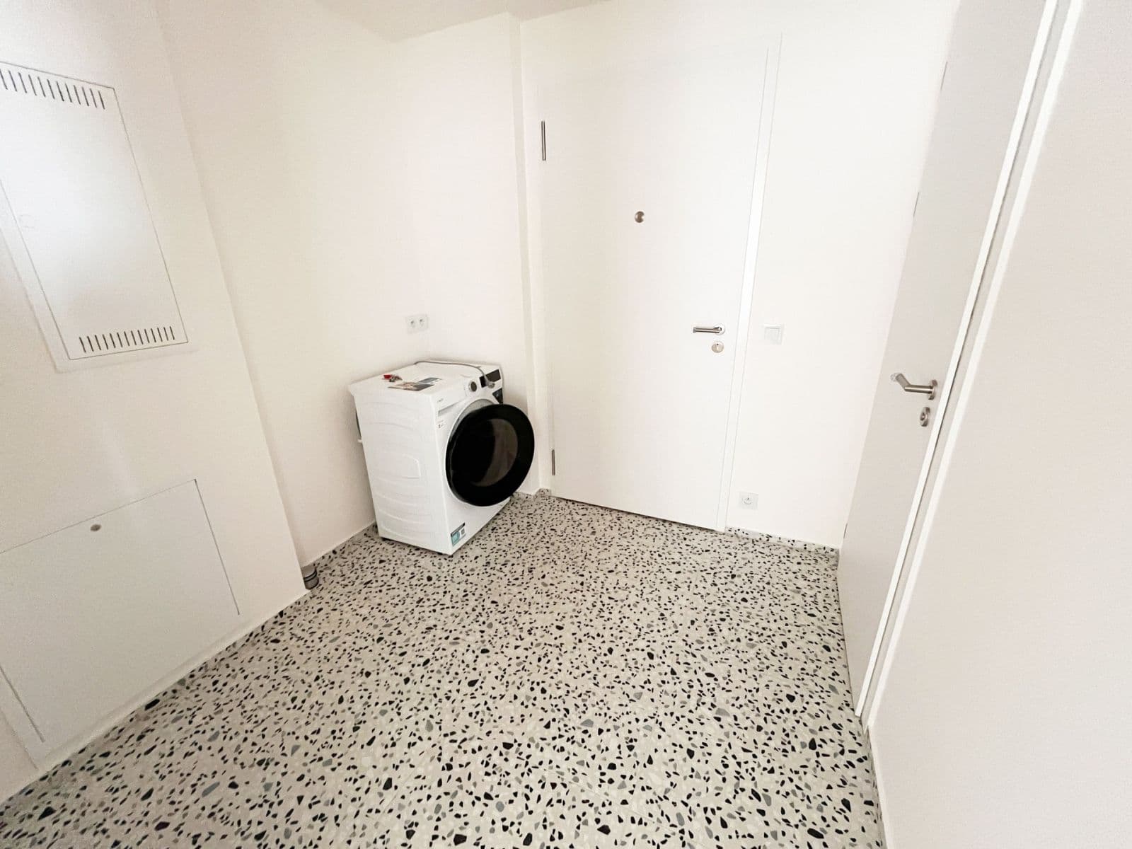 Pronájem bytu 1+kk 37 m², U Komína, Praha, Praha Pronájem bytu 1+kk 37 m², U Komína, Praha, Praha