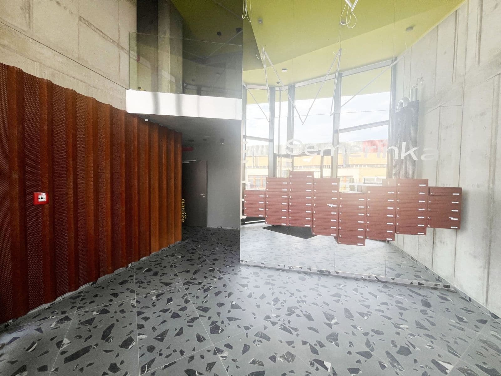 Pronájem bytu 1+kk 37 m², U Komína, Praha, Praha Pronájem bytu 1+kk 37 m², U Komína, Praha, Praha
