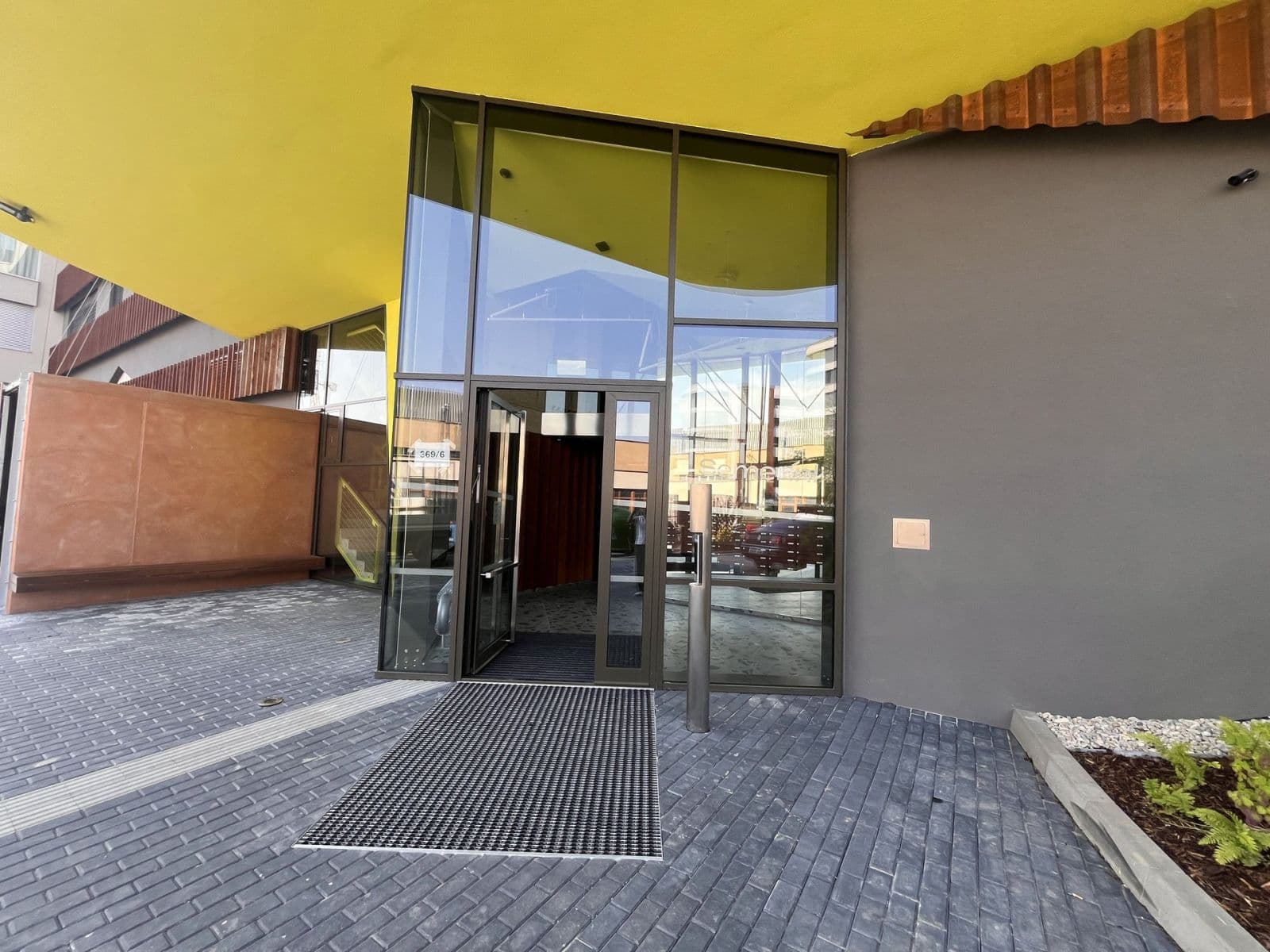 Pronájem bytu 1+kk 37 m², U Komína, Praha, Praha Pronájem bytu 1+kk 37 m², U Komína, Praha, Praha