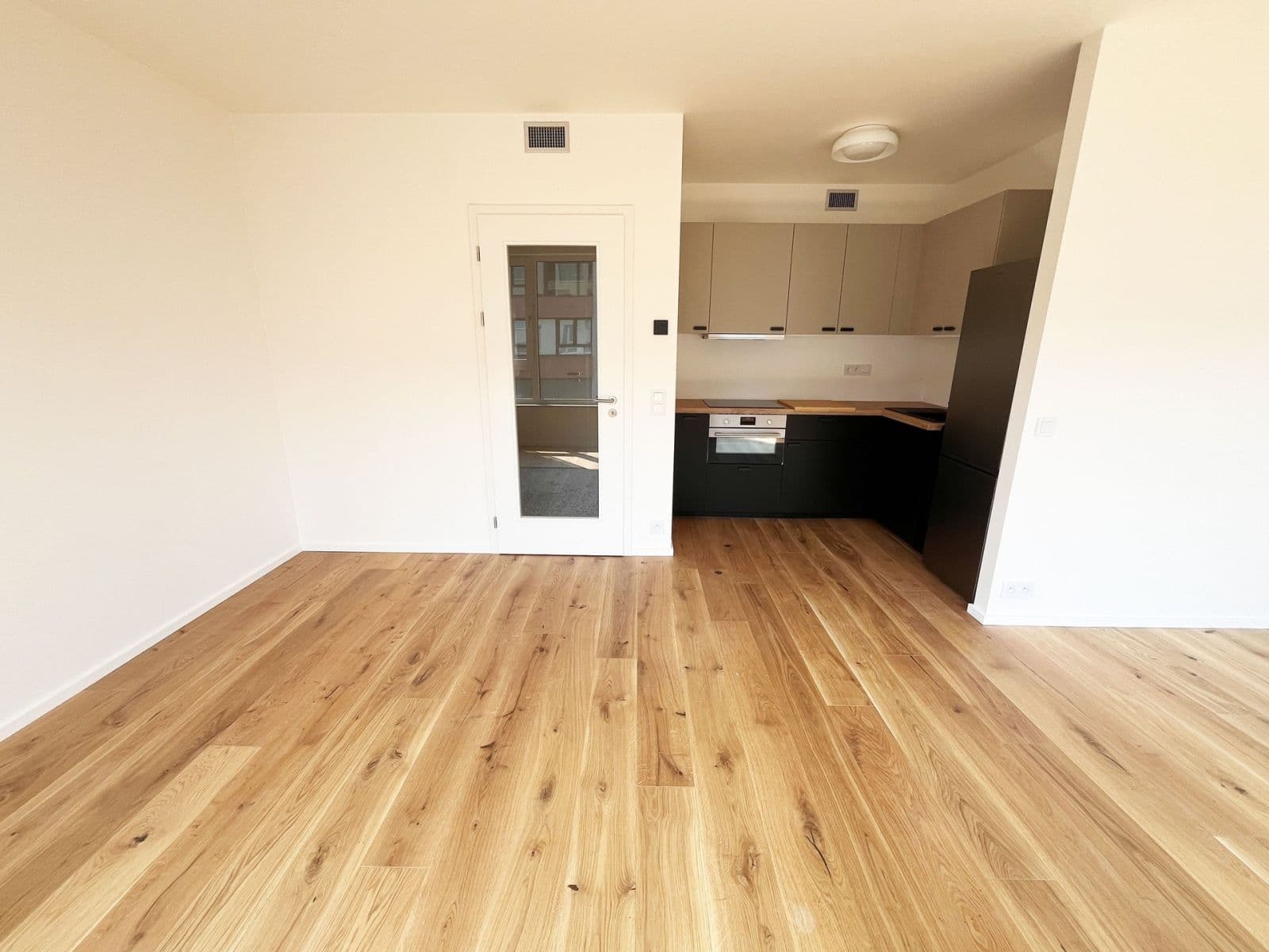 Pronájem bytu 1+kk 37 m², U Komína, Praha, Praha Pronájem bytu 1+kk 37 m², U Komína, Praha, Praha
