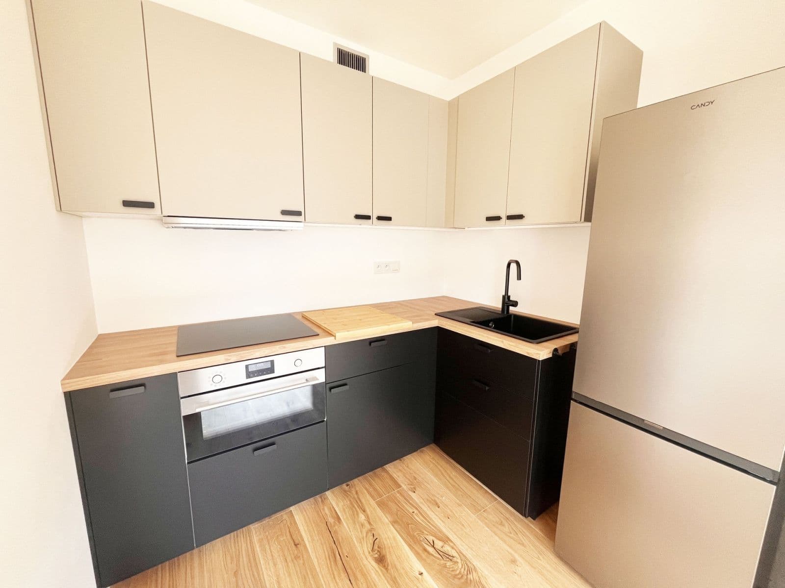 Pronájem bytu 1+kk 37 m², U Komína, Praha, Praha Pronájem bytu 1+kk 37 m², U Komína, Praha, Praha